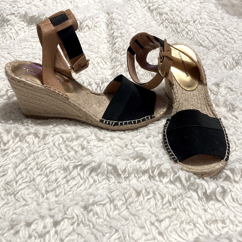 Women’s Tommy Hilfiger, open toe ankle strap, buckle shoes, casual dressy 7M